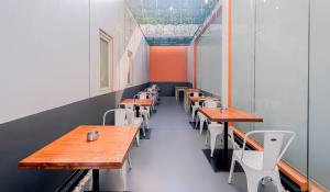塞尔彭明星酒店餐厅或其他用餐的地方