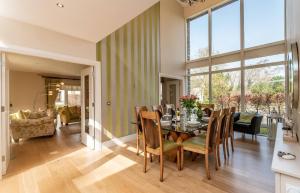 Posezení v ubytování Luxury 4 bed holiday home in Sheen Falls Kenmare