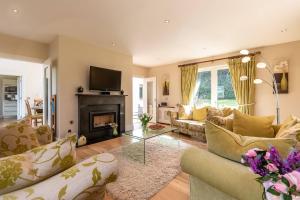 Posezení v ubytování Luxury 4 bed holiday home in Sheen Falls Kenmare