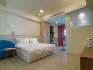 A bed or beds in a room at 愛麗徠綜合文旅會館