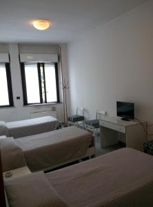 Televízia a/alebo spoločenská miestnosť v ubytovaní Hotel Cristallo