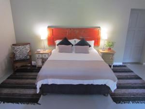 Un pat sau paturi într-o cameră la Caledon 31