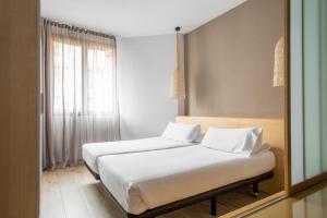 Posteľ alebo postele v izbe v ubytovaní Barcelona Apartment Aramunt