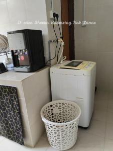 D'casa Sherra Homestay Kok Lanas的厨房或小厨房