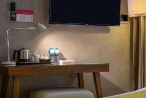 Uma TV ou centro de entretenimento em Ramada by Wyndham Istanbul Grand Bazaar