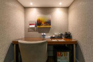 Comodidades para preparar café e chá em Ramada by Wyndham Istanbul Grand Bazaar
