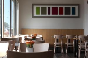 B&B HOTEL La Rochelle Centre的休息区