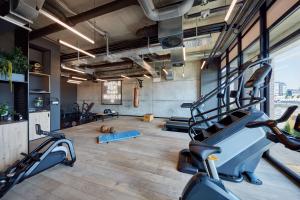 Fitness centrum a/nebo fitness zařízení v ubytování Me and All Hotel Kiel, by Hyatt