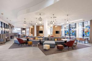 Гостиная зона в Hampton By Hilton Tallinn