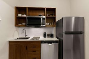 Kuchyň nebo kuchyňský kout v ubytování Everhome Suites Amarillo West - Medical Center