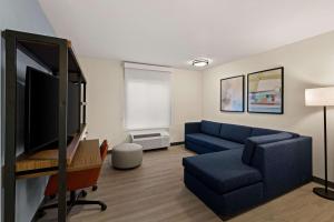 TV a/nebo společenská místnost v ubytování Everhome Suites Amarillo West - Medical Center