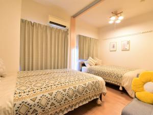 Letto o letti in una camera di Alphabed福山西桜町