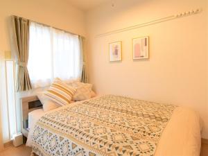 Letto o letti in una camera di Alphabed福山西桜町
