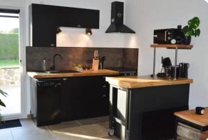 Dapur atau dapur kecil di Au Refuge Des Loups