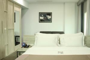 Voodi või voodid majutusasutuse Sparks Life Jakarta, ARTOTEL Curated toas