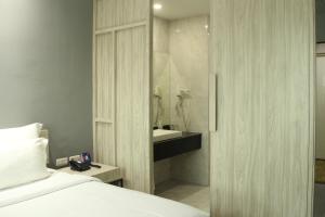 Voodi või voodid majutusasutuse Sparks Life Jakarta, ARTOTEL Curated toas