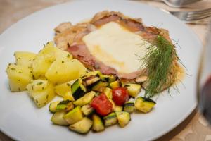 Hrana v oz. blizu hotela