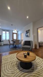 Et opholdsområde på Suite Aalto + 12 billeder