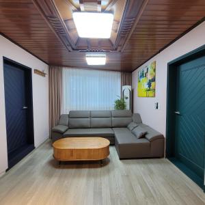Posezení v ubytování Seongsu HOT Place 3room