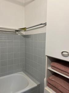 a bathroom with a bath tub and a sink at Kleine Wohlfühloase in Feldkirchen-Westerham +16 photos