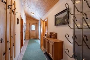 TV a/nebo společenská místnost v ubytování Au Alm Appartements