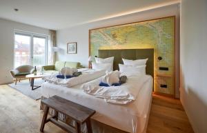 a hotel room with two beds with stuffed animals on them at Hotel Villa Düne in Borkum