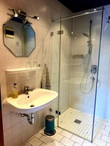 Ένα μπάνιο στο Ferienwohnung Bachl inkl. Chiemgaukarte +24 φωτογραφίες