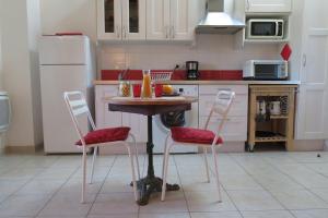 Dapur atau dapur kecil di Gite en Cevennes, piscine, calme nature et panorama proche saint Guilhem le Désert