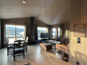 a living room with a table and a couch at Hjertebo by Norgesbooking - cabin at Spåtind in Nord Torpa