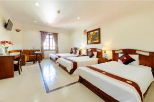 Postel nebo postele na pokoji v ubytování Hùng Phong Hotel - Near Dalat Market