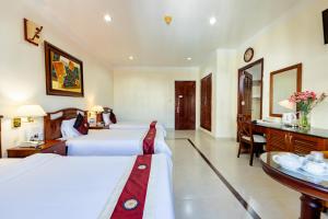 Postel nebo postele na pokoji v ubytování Hùng Phong Hotel - Near Dalat Market