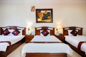 Postel nebo postele na pokoji v ubytování Hùng Phong Hotel - Near Dalat Market