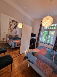 a bedroom with two beds and a large mirror at Haus Forst Schlossblick Phantasialand Köln Bonn in Brühl