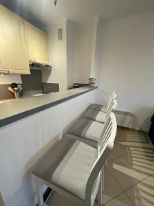 Köök või kööginurk majutusasutuses Maison Azur Riviera Stay
