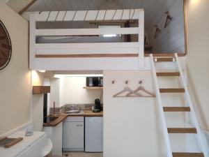 Kuchyň nebo kuchyňský kout v ubytování Lili de La LisaThi