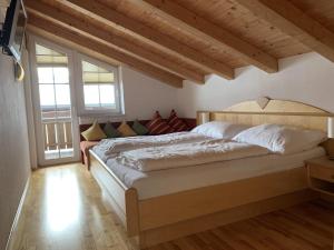 Postel nebo postele na pokoji v ubytování Penthouse Kurz