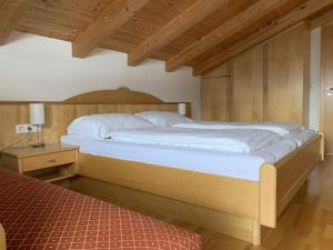 Postel nebo postele na pokoji v ubytování Penthouse Kurz