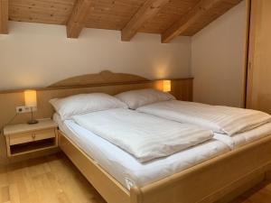 Postel nebo postele na pokoji v ubytování Penthouse Kurz