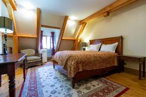 Voodi või voodid majutusasutuse Hôtel Les Deux Chèvres Gevrey-Chambertin toas