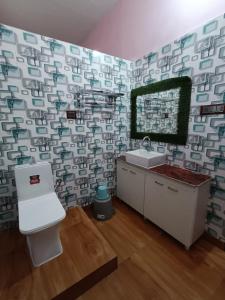 Koupelna v ubytování Aarale HomeStay & Cafe + 9 fotografií