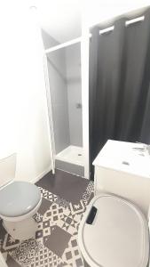 Bilik mandi di Studio cosy Le Barangeon à Vierzon - Wifi +5 gambar