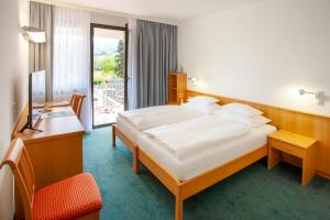 Posteľ alebo postele v izbe v ubytovaní Parkhotel Hirschwang + 32 fotografií