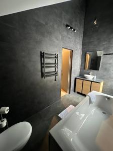 Koupelna v ubytování Apex Panorama Hotel by YOLO