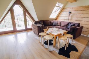a living room with a couch and a table at Słoneczny Pacyfik in Kościelisko