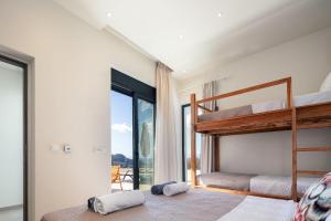 Ένα ή περισσότερα κρεβάτια σε δωμάτιο στο Villa Eolos +71 φωτογραφίες