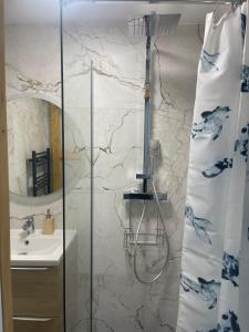 Ένα μπάνιο στο Chouette Appartement 21