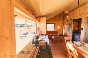 TV a/nebo společenská místnost v ubytování Calasole Glamping