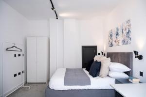 Postel nebo postele na pokoji v ubytování Xylo Apartments - Kentish Town