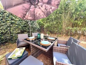 Κήπος έξω από το Le Ernest - Parking inclus, jardin privé et piscine