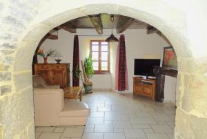 TV a/nebo společenská místnost v ubytování Gîte les Hortensias